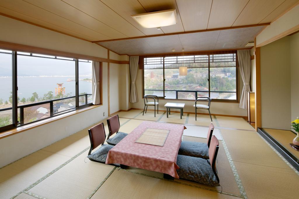 Jukeiso Hotel Itsukushima Exterior photo