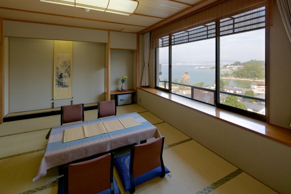 Jukeiso Hotel Hatsukaichi Exterior photo